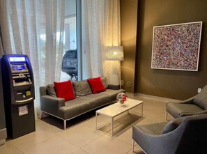 المنشأة من الداخل