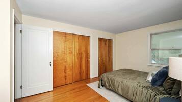 3 bedrooms, individually decorated, individually furnished, free WiFi