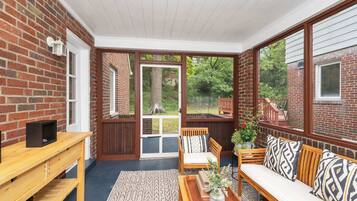 Rumah, Beberapa Tempat Tidur, dapur | Area keluarga | TV