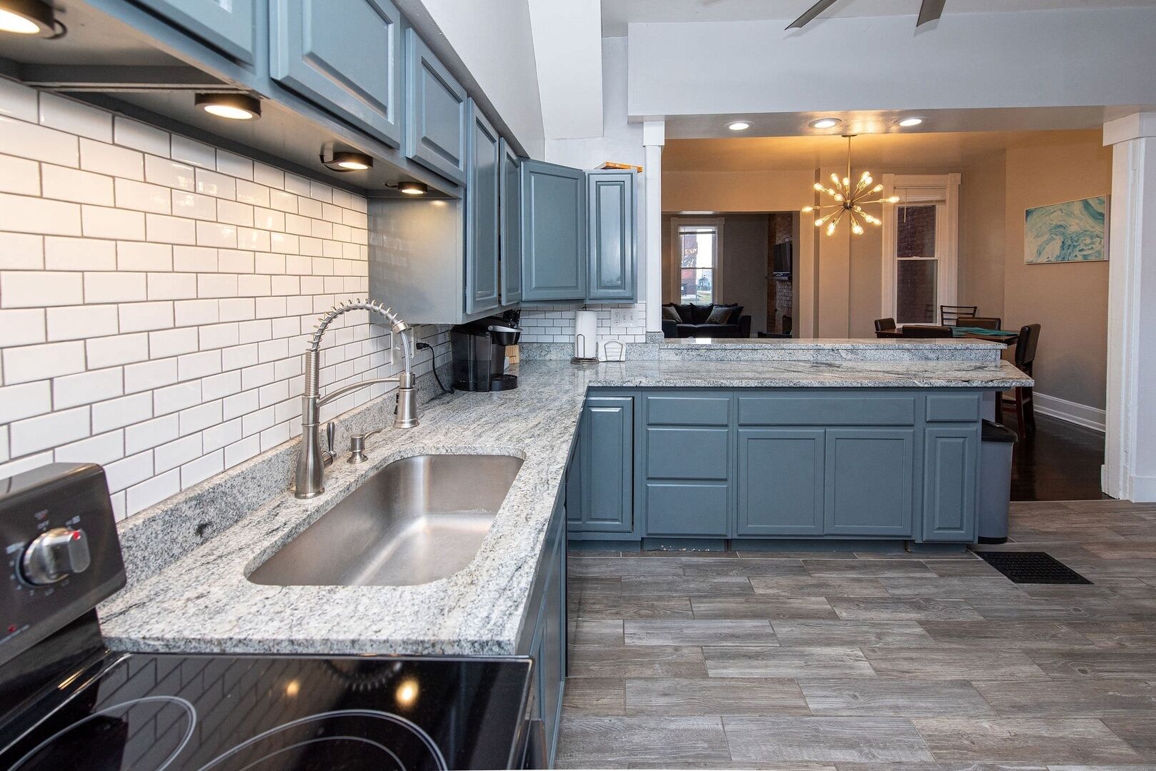 House, Multiple Beds, Patio | Private kitchen | Fridge, microwave, oven, stovetop