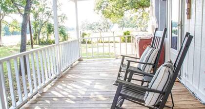 Mins to Round Top, Retreat beneath the live oaks