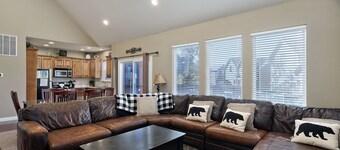 Cottage with 2 Pools, Splash Pad and Private Hot Tub