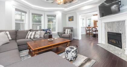 4 BDR Lake Geneva Estate Across From Beach!