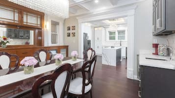 House, Multiple Beds, Patio, Garden View (The Main Event) | Dining