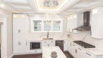 House, Multiple Beds, Patio, Garden View (The Main Event) | Private kitchen | Fridge, microwave, oven, stovetop