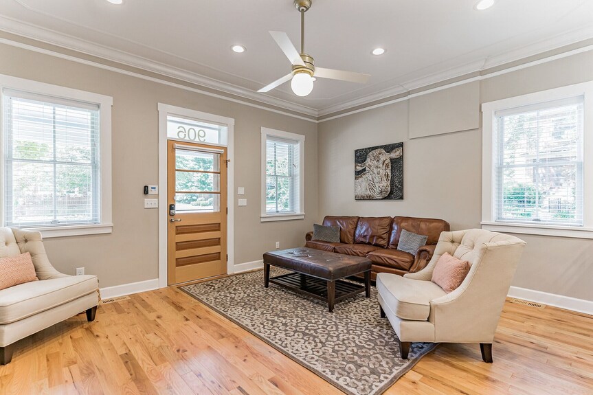 Stunning 1890's Home - Sleeps 8! - Chesterfield, MO