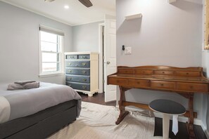 Kondominium, 1 Tempat Tidur Double, dapur, pemandangan kebun (The Opening Act) | 1 kamar tidur dan didekorasi berbeda-beda