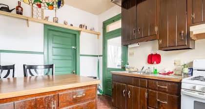 Cozy Cape Cod Bungalow