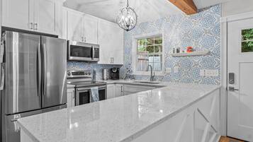 บ้านพัก, หลายเตียง, ลานระเบียง | ครัวส่วนตัว | ตู้เย็น, ไมโครเวฟ, เตาอบ, เตาประกอบอาหาร