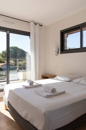 3 slaapkamers, een strijkplank/strijkijzer, wifi, beddengoed