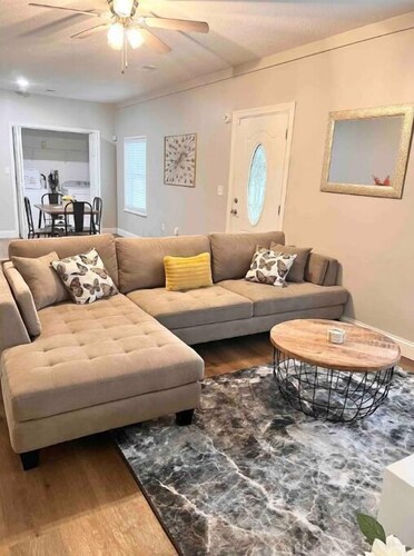 Cozy & Private home w/ in-ground pool