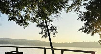 35 min to Acadia. Balsam Grove on Beech Hill Pond