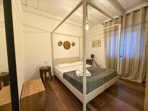 1 quarto, Wi-Fi de cortesia, roupa de cama