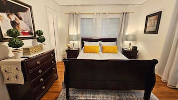 2 slaapkamers, een bureau, een strijkplank/strijkijzer, gratis wifi