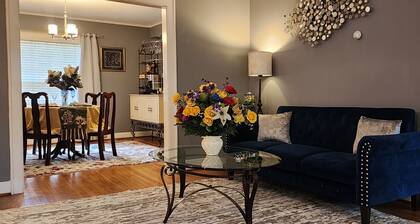 Secluded English Retreat by Rice University, Medical Center & Museum District