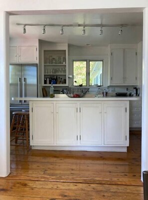 Refrigerador, microondas, horno, placa de cocina