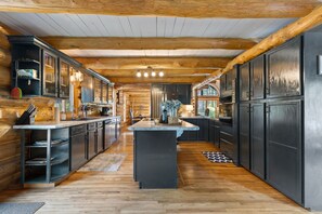 Fridge, microwave, oven, stovetop - Lazy Elk Lodge, Gorgeous Updated Cabin just outside of Spearfish (North Lawrence)