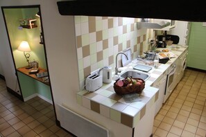 Oven, highchair - Gwazel cottage (CHERRUEIX)