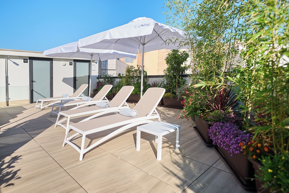Apartamentos Luna Suites Granada image