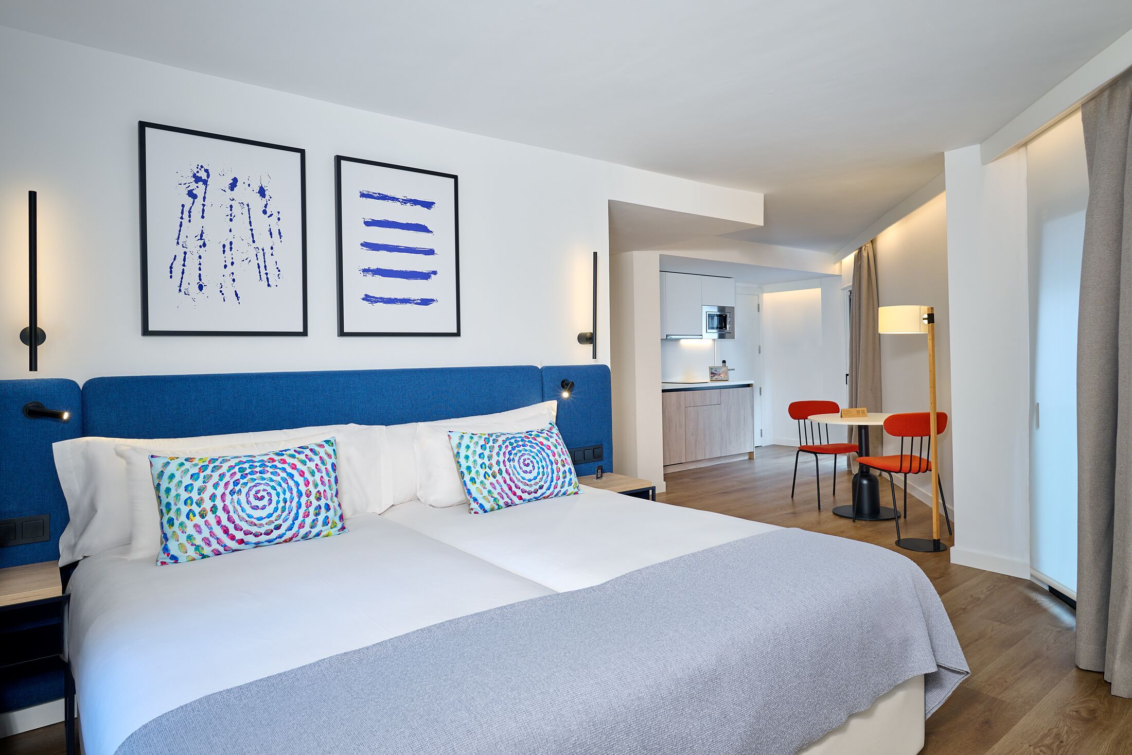 In-room safe, soundproofing, iron/ironing board, free WiFi