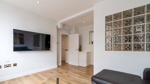 Living area - Serviced Chelsea Flat (London)