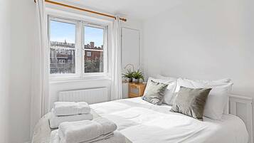 House | 3 bedrooms, desk, free WiFi