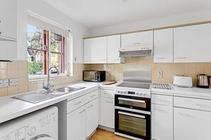 House | Private kitchen | Dining tables