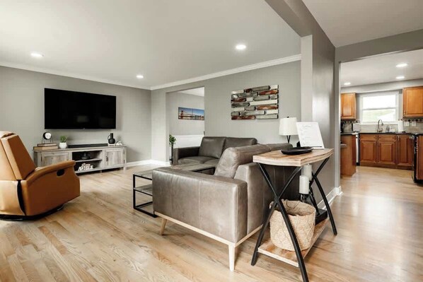 TV, fireplace, books, offices