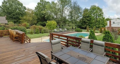 Amazing Pool & Walk to the Park