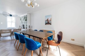 Appartement, plusieurs lits | Restauration