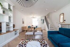 Basic Apartment, Multiple Beds | Living area