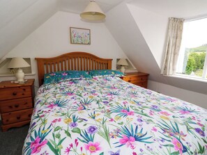 3 bedrooms, individually decorated, individually furnished, free WiFi - Rose Cottage (Strathpeffer)