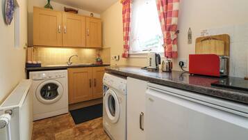 Dụng cụ nấu nướng/bát dĩa/dao nĩa