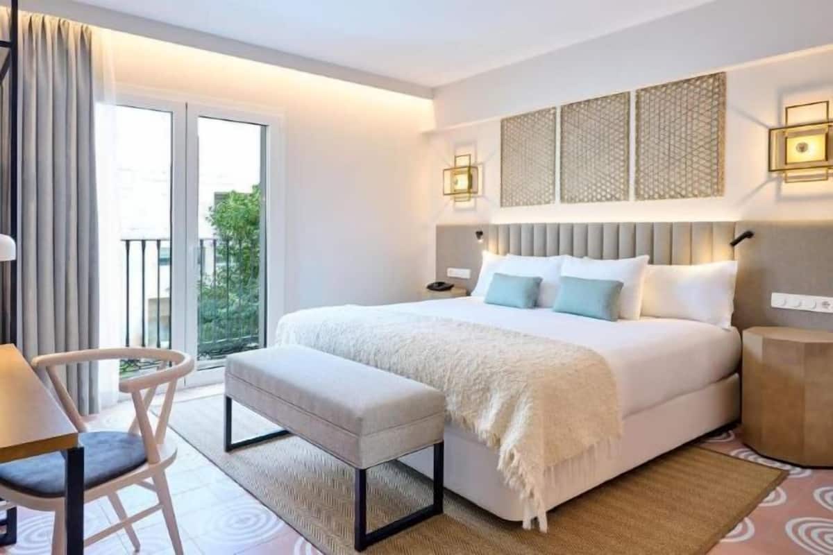 1 bedroom, in-room safe, desk, soundproofing