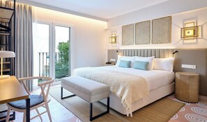 City kamer, uitzicht op de stad | Luxe beddengoed, een minibar, een kluis op de kamer, een bureau