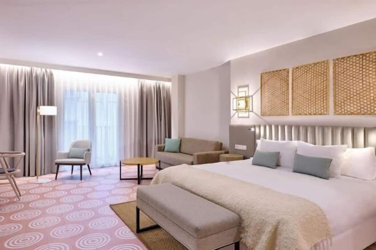 1 bedroom, in-room safe, desk, soundproofing