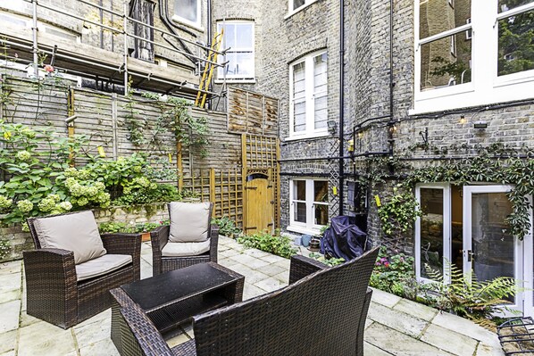 Basic Apartment, Multiple Beds | Exterior - Elegance in Westminster: Victoria Vibes Apartment (London)