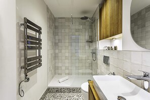 Bathroom - 1-bed Apartment: Close to Wimbledon Station (London)