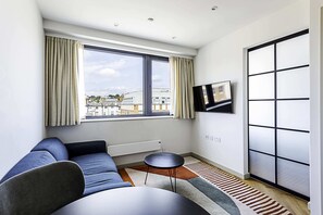 Living area - 1-bed Apartment: Close to Wimbledon Station (London)