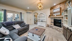 Smart TV, fireplace, video games, computer monitors - The Stanhope House  (Meridian)