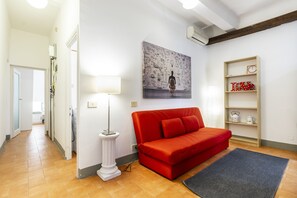 TV - Vagellai Apartment - Two Bedroom Apartment, Sleeps 4 (Firenze)
