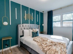 4 bedrooms, iron/ironing board, WiFi, bed sheets