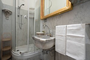 Camera Basic Barbara | Bathroom - San Giorgio Rooms (Genoa)