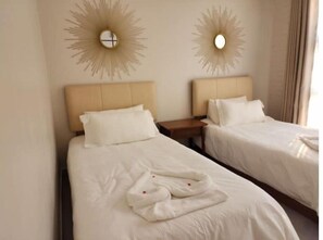 3 bedrooms, WiFi - A Modern & Homely Luxury Unit (Harare)