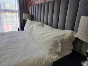 3 bedrooms, WiFi - Lovely 5 star, 6 sleeper, Luxury unit Sitari (Harare)