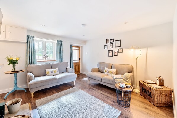 Smart-TV, peis og bøker