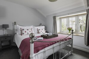 2 bedrooms, iron/ironing board, free WiFi, bed sheets - Gorgeous cottage with heated swimming pool (Dorchester)