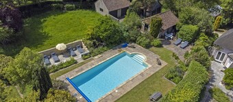 Gorgeous cottage with heated swimming pool