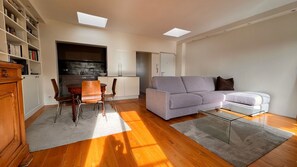 Living area - Le Marais, rue de Bretagne Square du Temple - Elie Wiesel (Paris)