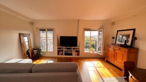 Living area - Le Marais, rue de Bretagne Square du Temple - Elie Wiesel (Paris)